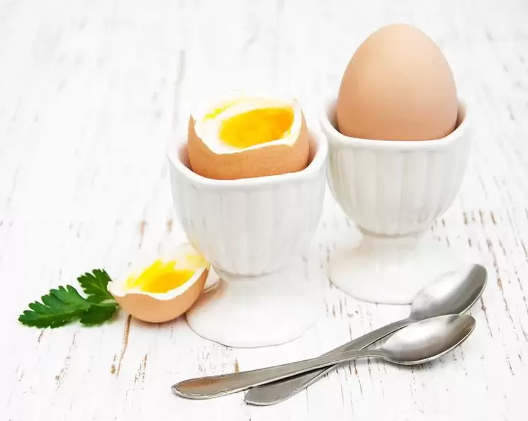 μαλακά βραστά αυγά για τη διατροφή των αυγών