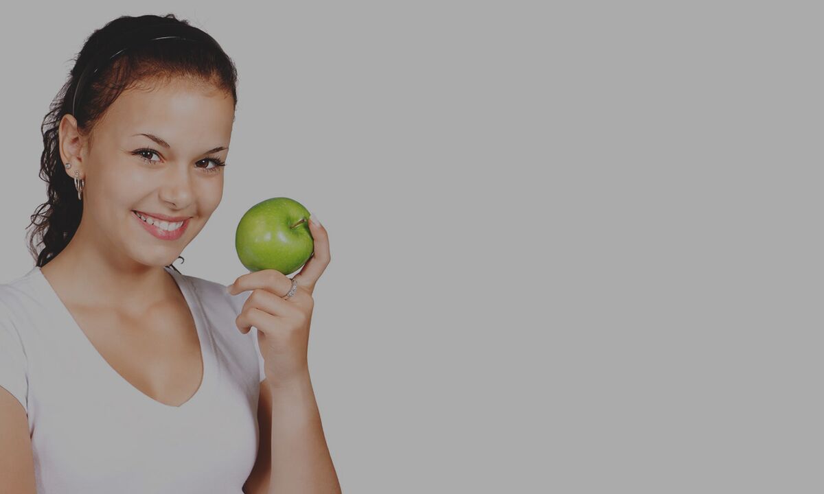 Συνιστάται να φάτε ένα μήλο για να πνίξετε το αίσθημα της πείνας κατά τη διάρκεια μιας δίαιτας με φαγόπυρο