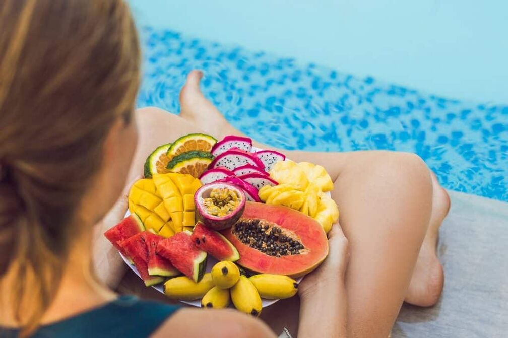 Εάν αισθάνεστε αδιαθεσία κατά τη διάρκεια μιας δίαιτας, θα πρέπει να τρώτε φρούτα